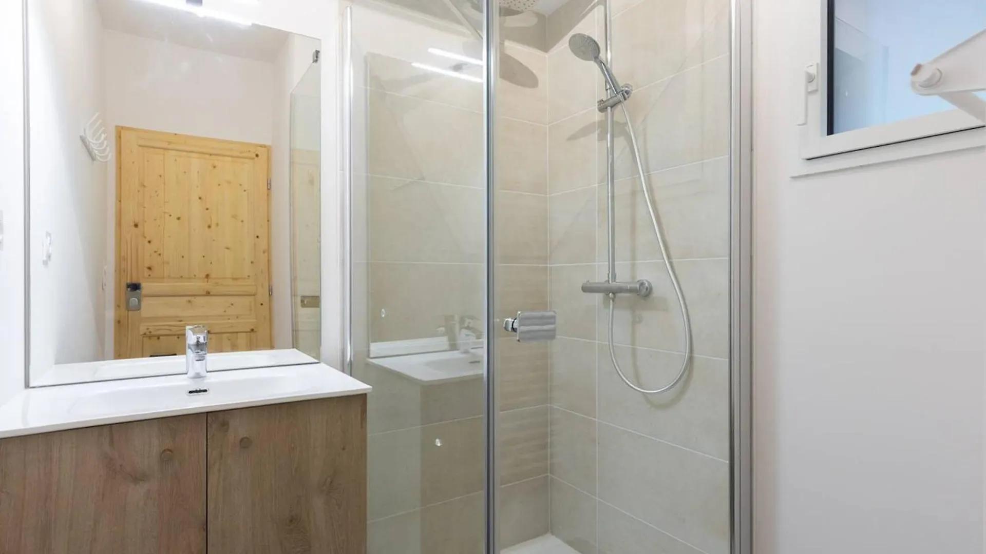 A Loudenvielle, T2 Moderne, Proche Telecabine, Parking, Wifi - Fr-1-695-61 Apartment Loudenvielle